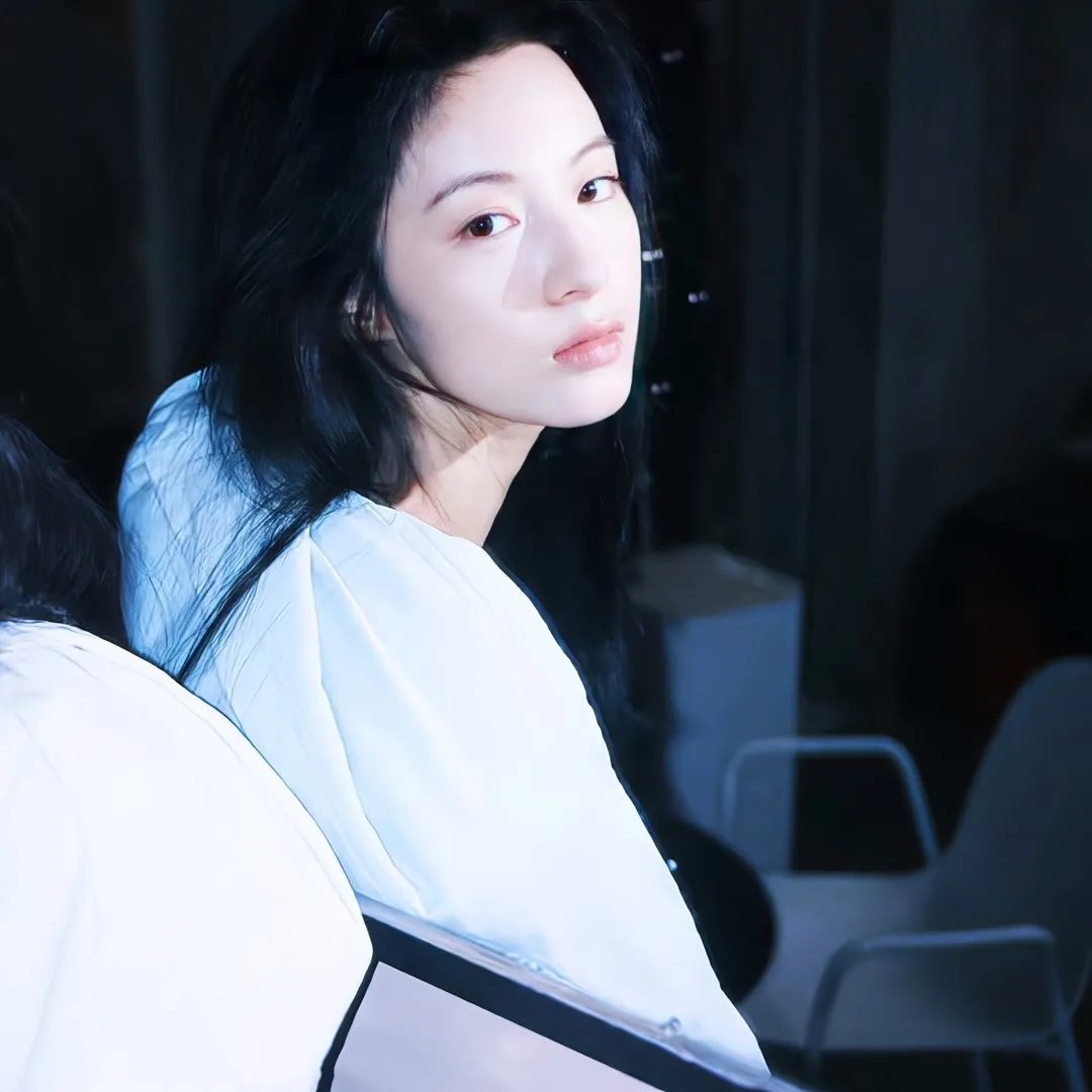 泡吧侦探海报